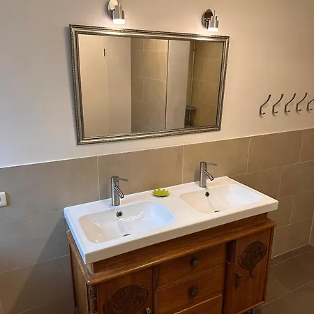 Au Marronnier Apartment
